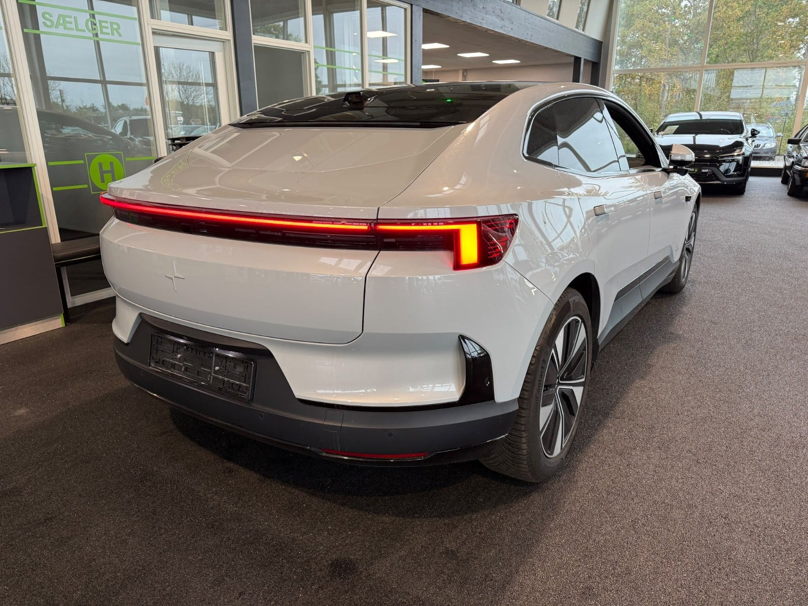 Sølv Polestar 4 fra 2026