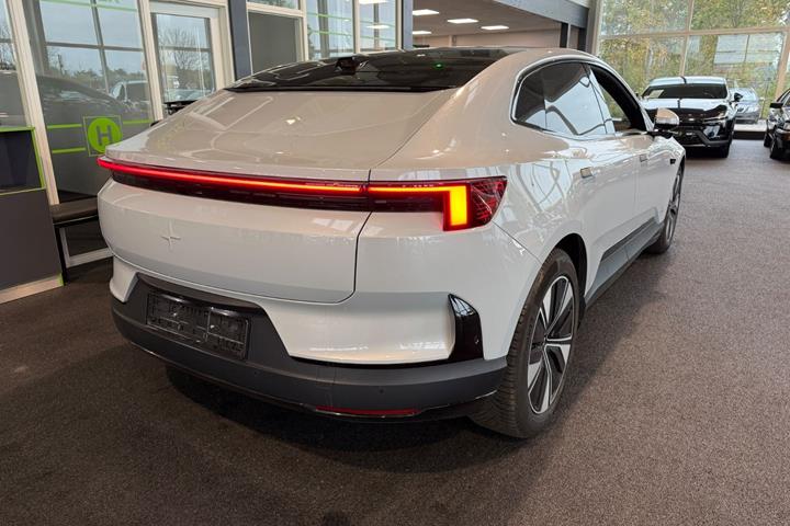 Sølv Polestar 4 fra 2026
