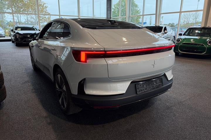 Sølv Polestar 4 fra 2026