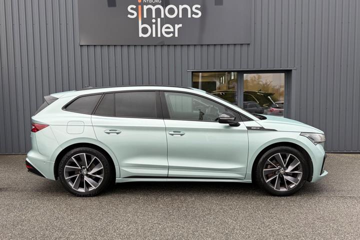 Grøn Skoda Enyaq fra 2023