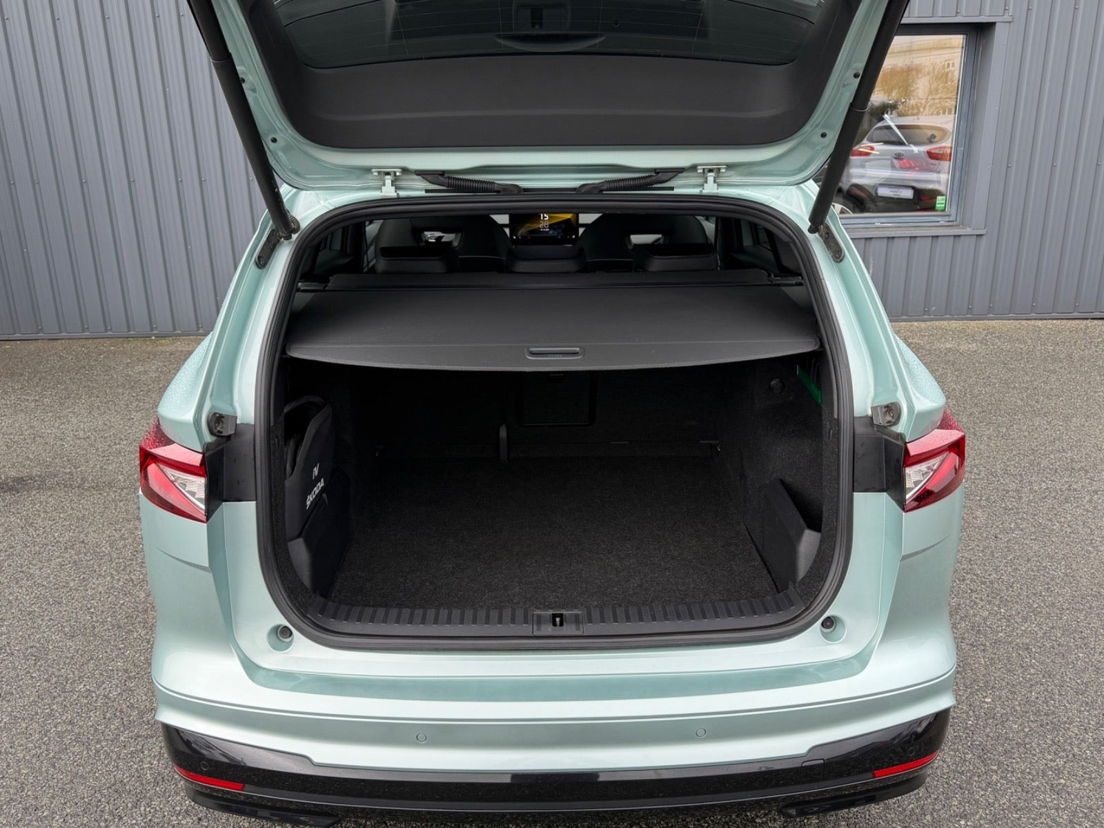Grøn Skoda Enyaq fra 2023