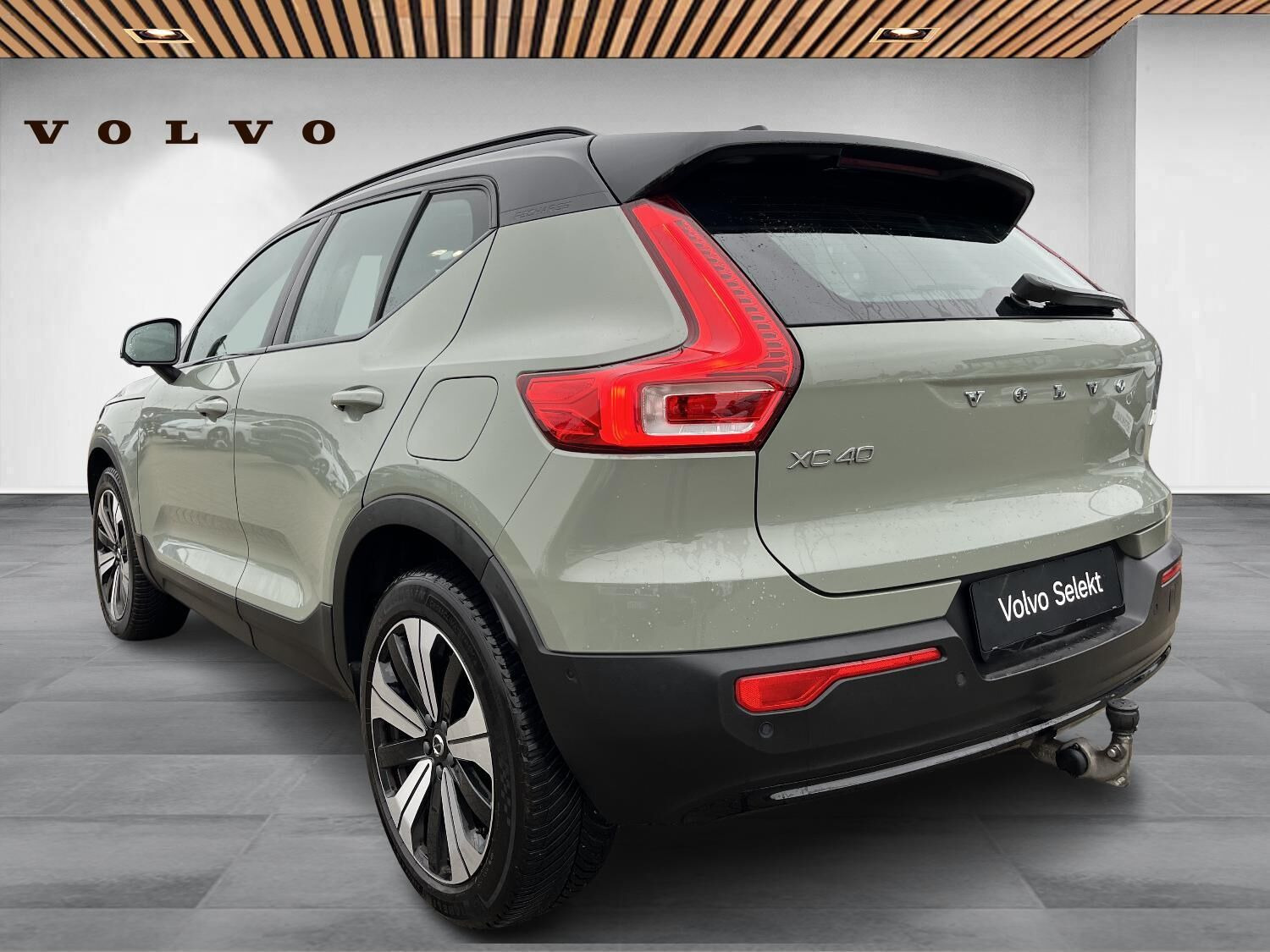 Grøn Volvo XC40 fra 2023