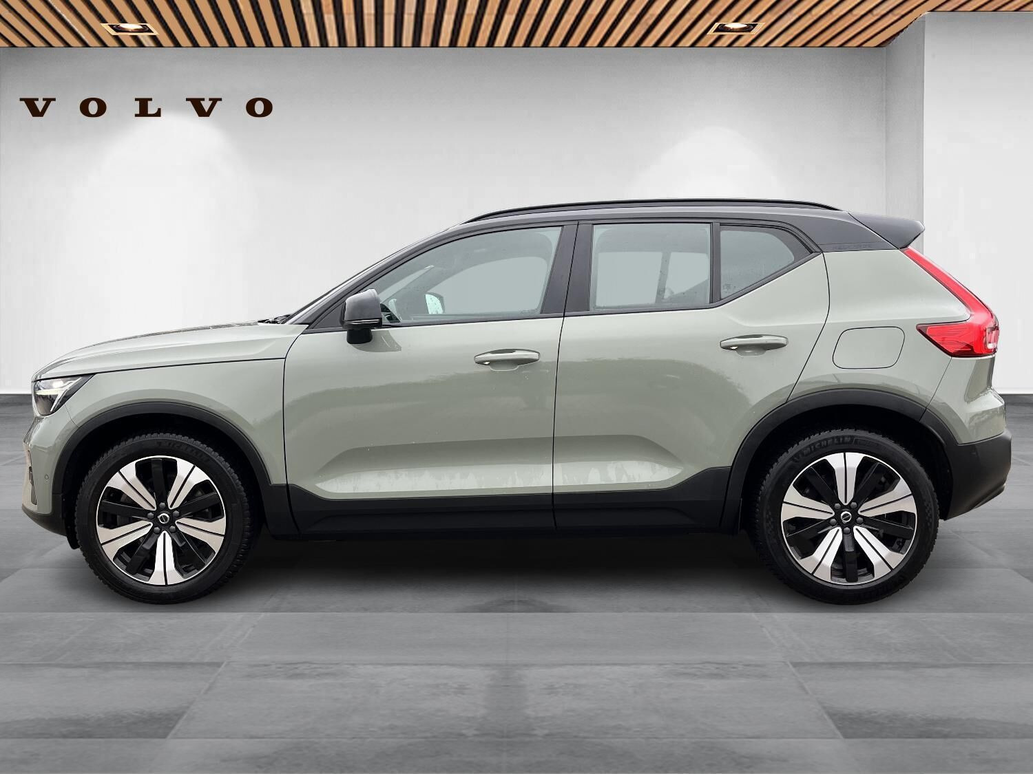 Grøn Volvo XC40 fra 2023