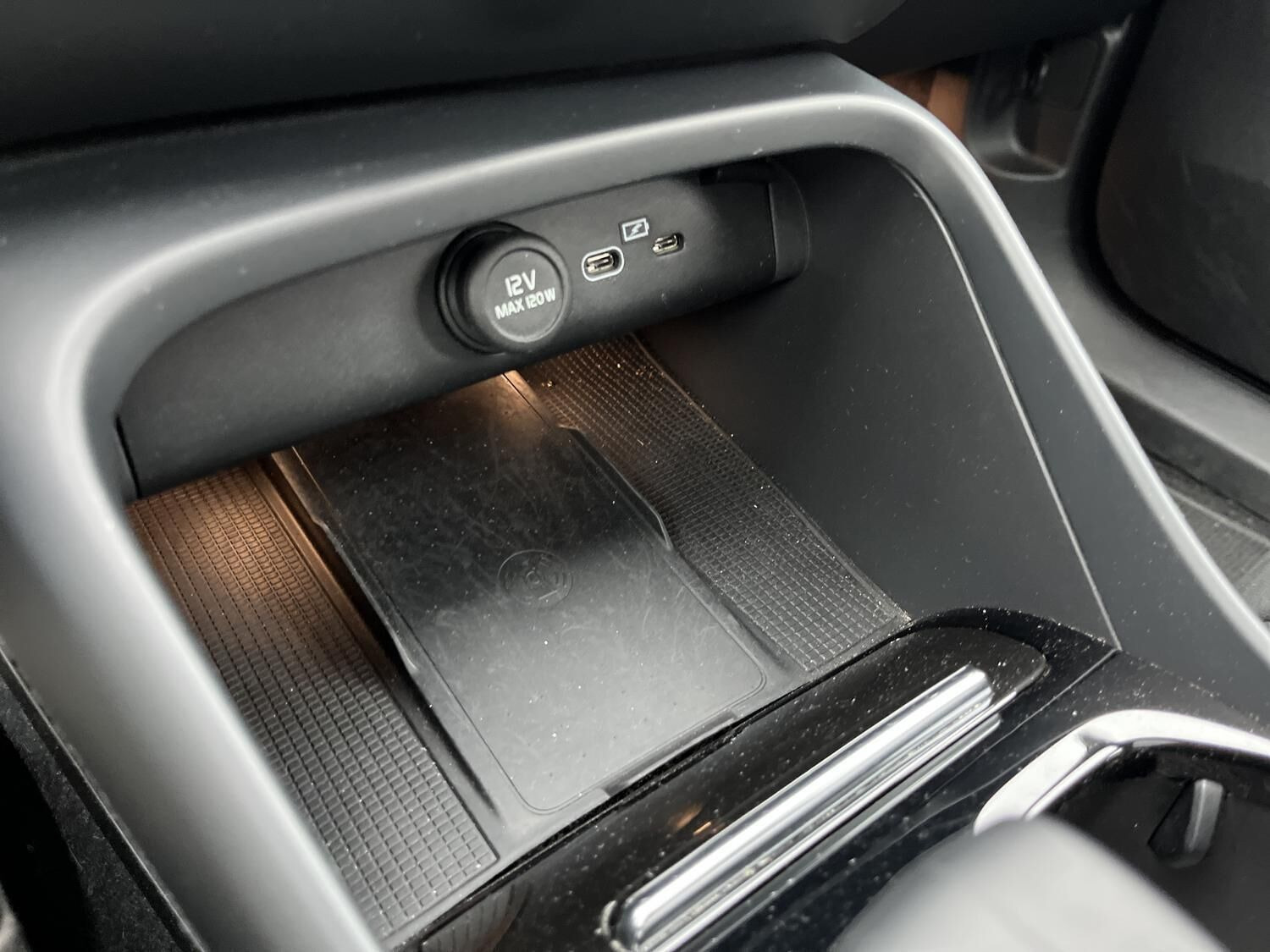 Grøn Volvo XC40 fra 2023