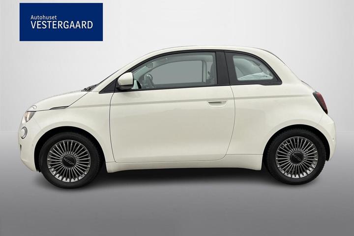 Hvid Fiat 500e fra 2023