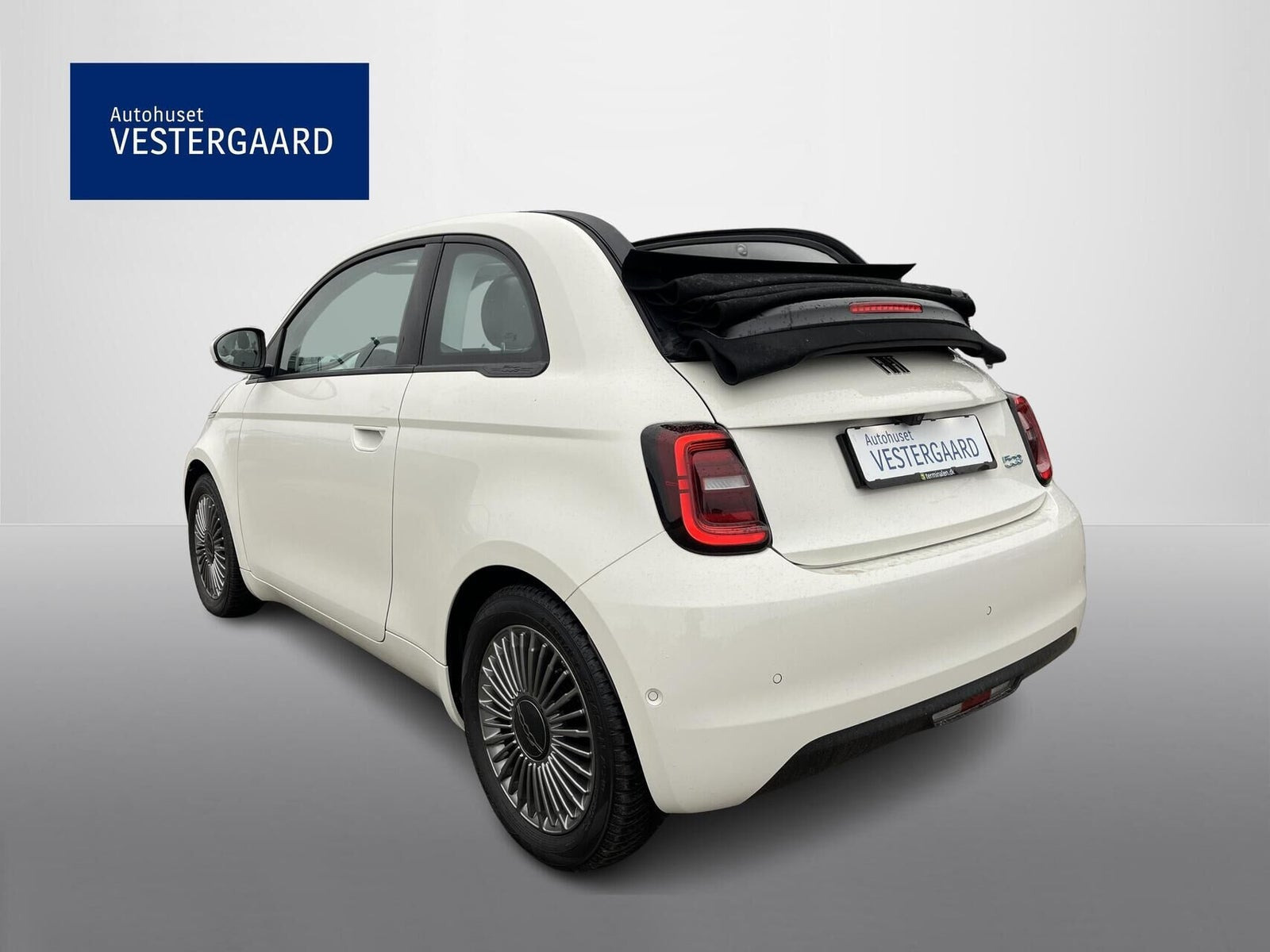 Hvid Fiat 500e fra 2023