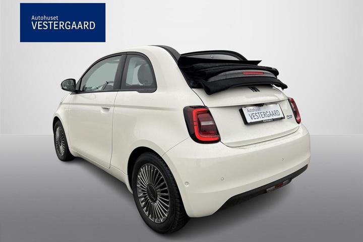 Hvid Fiat 500e fra 2023