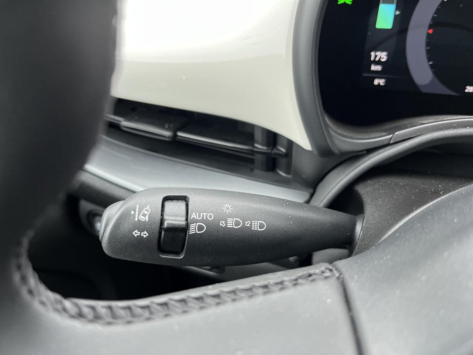 Hvid Fiat 500e fra 2023