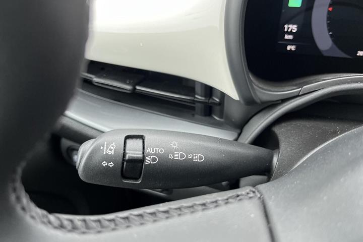 Hvid Fiat 500e fra 2023