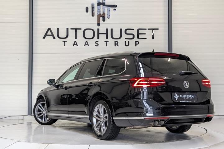 Sort VW Passat fra 2015