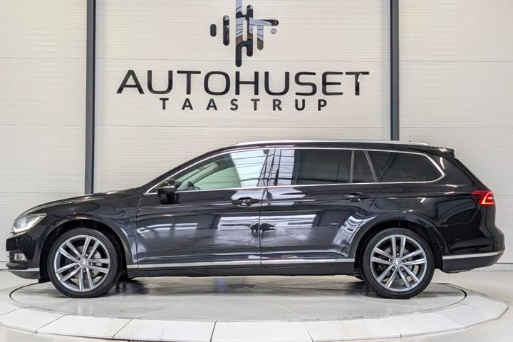 Sort VW Passat fra 2015
