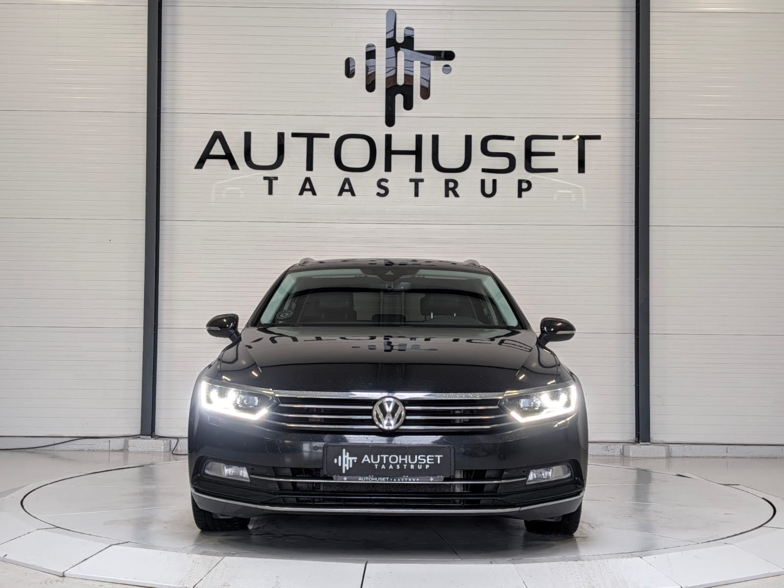 Sort VW Passat fra 2015