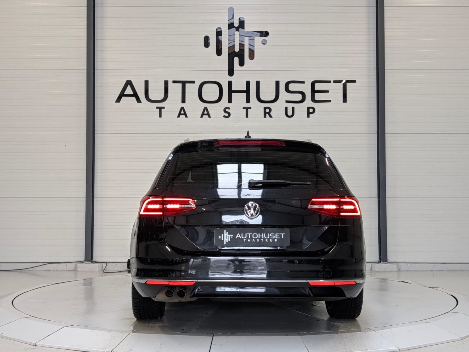 Sort VW Passat fra 2015
