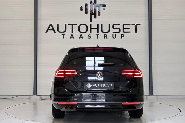Sort VW Passat fra 2015