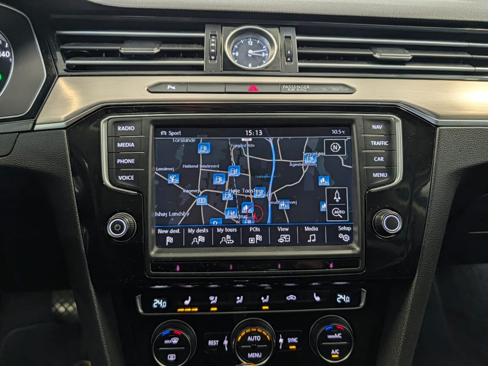 Sort VW Passat fra 2015