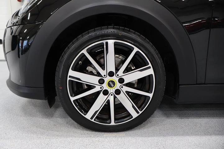 Sort Mini Cooper SE fra 2022
