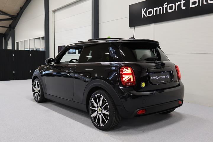 Sort Mini Cooper SE fra 2022