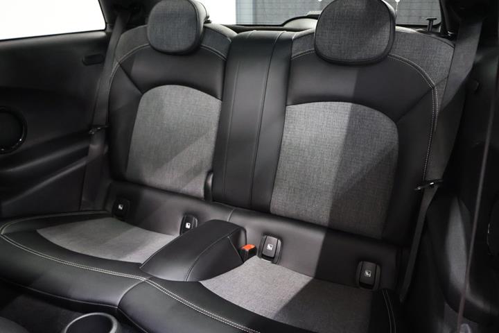 Sort Mini Cooper SE fra 2022