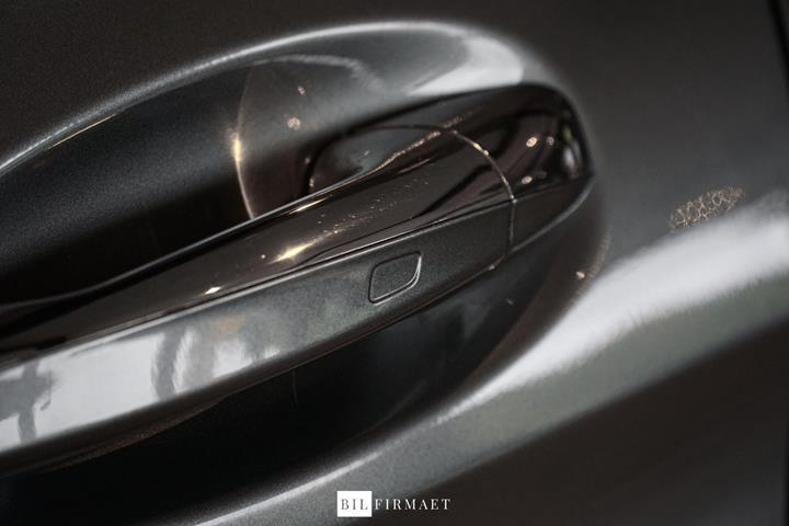 Grå Mercedes GLC63 fra 2019