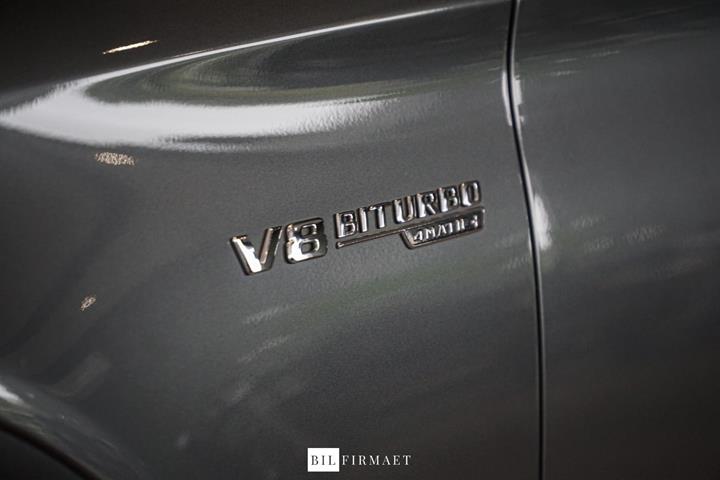 Grå Mercedes GLC63 fra 2019