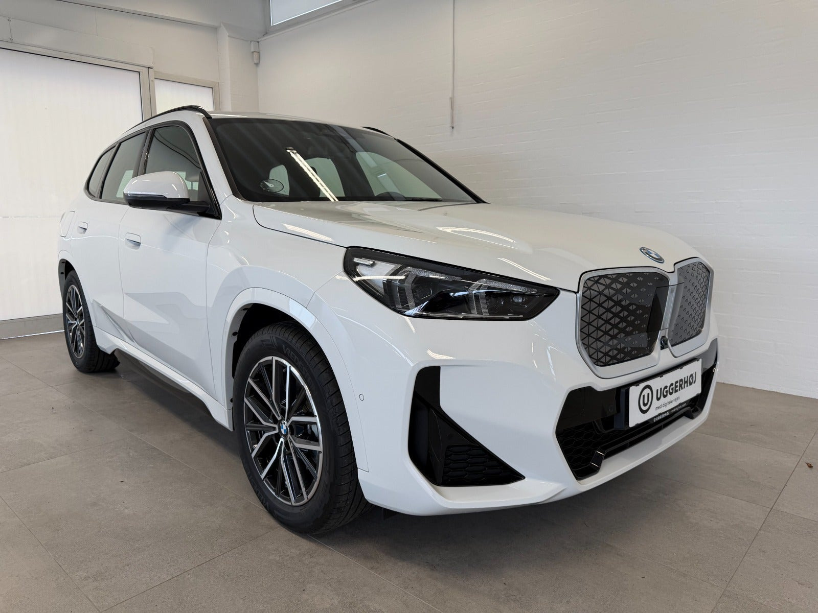 Hvid BMW iX1 fra 2026