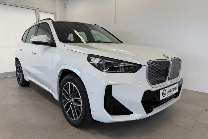 Hvid BMW iX1 fra 2026