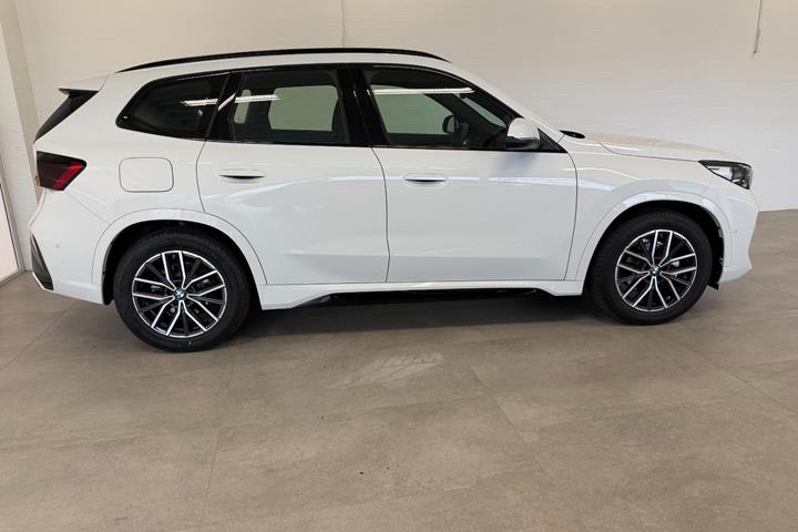 Hvid BMW iX1 fra 2026