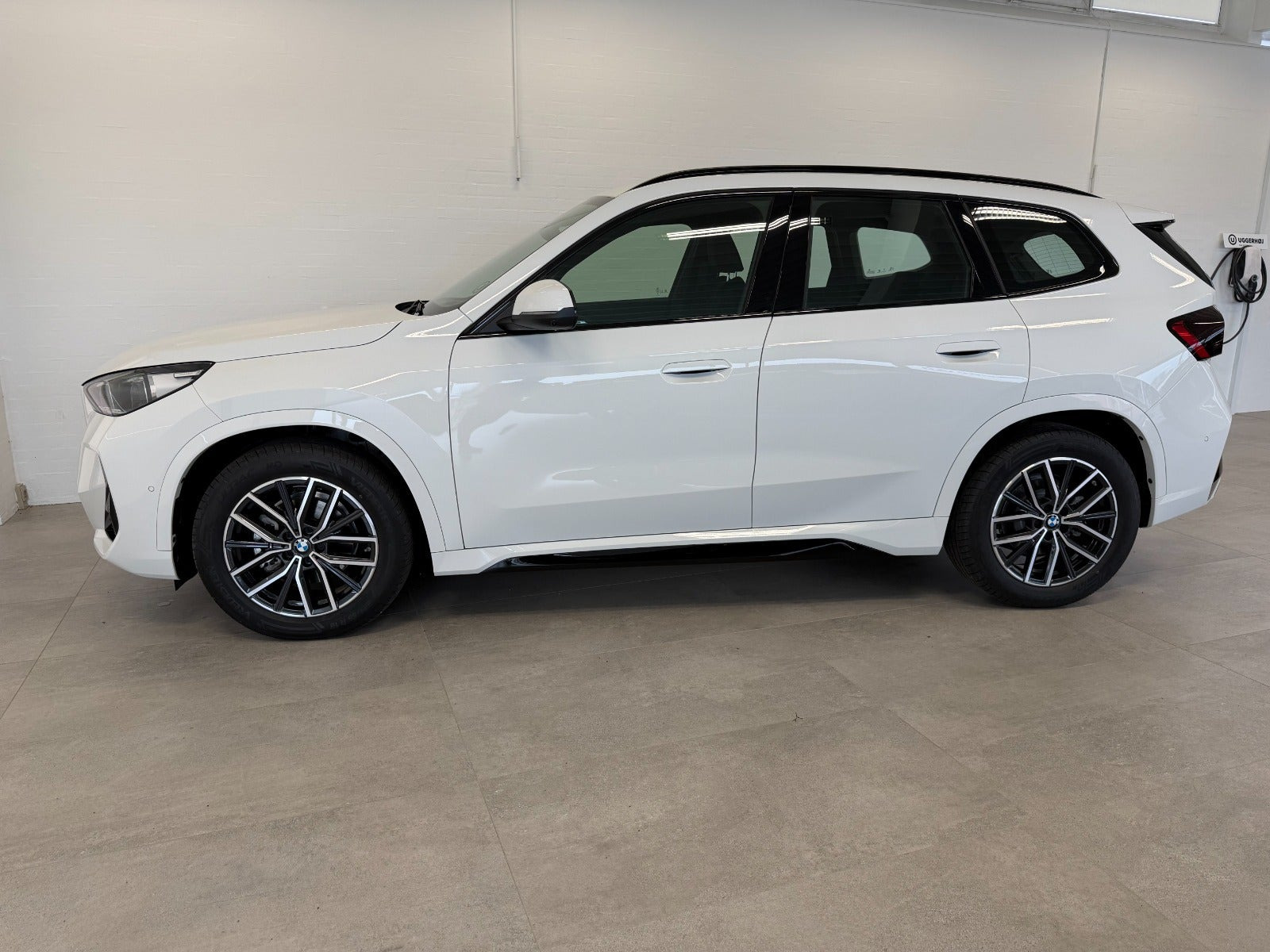 Hvid BMW iX1 fra 2026
