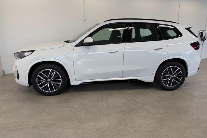 Hvid BMW iX1 fra 2026