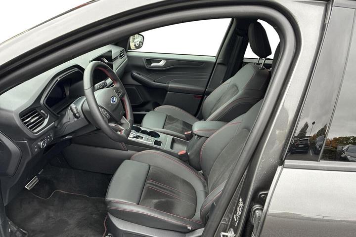 Grå Ford Kuga fra 2025