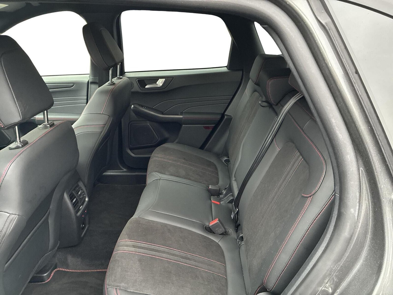 Grå Ford Kuga fra 2025