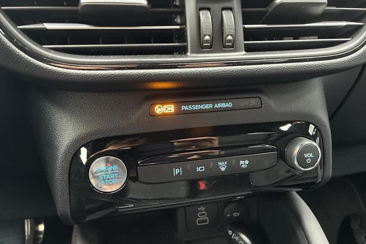 Grå Ford Kuga fra 2025