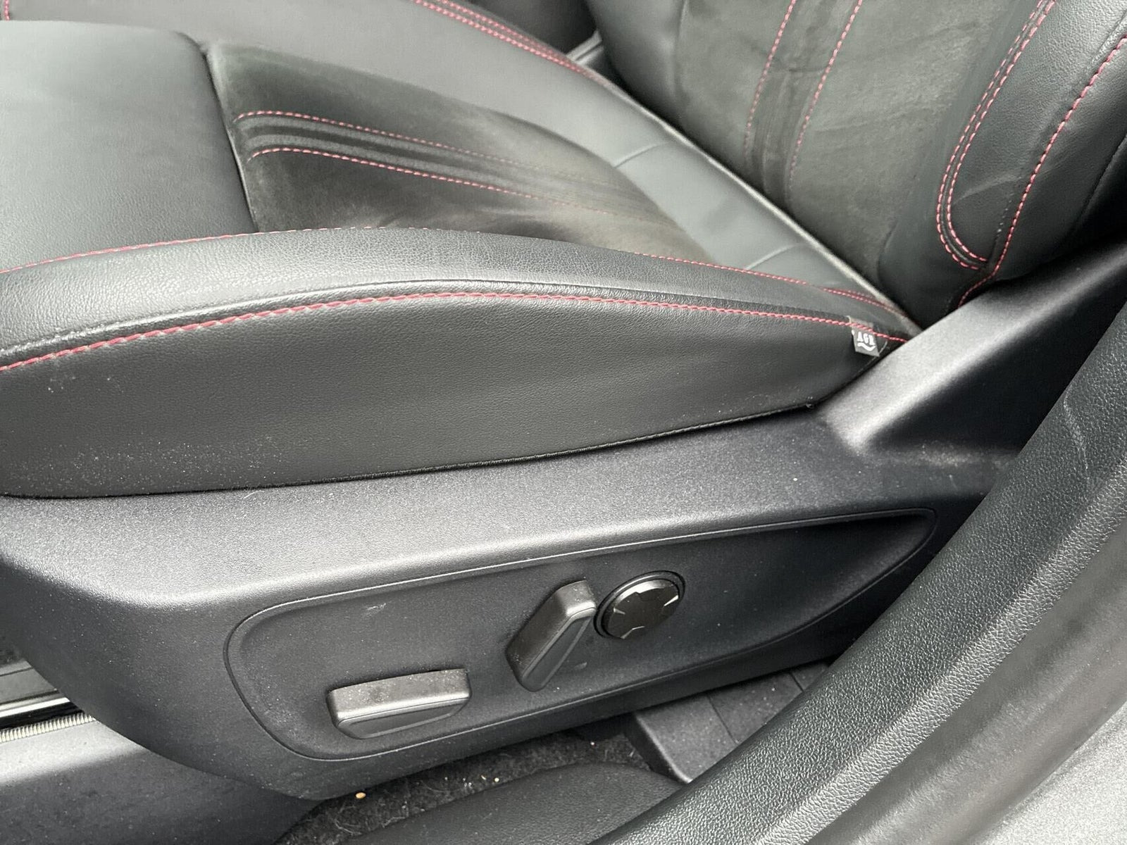 Grå Ford Kuga fra 2025