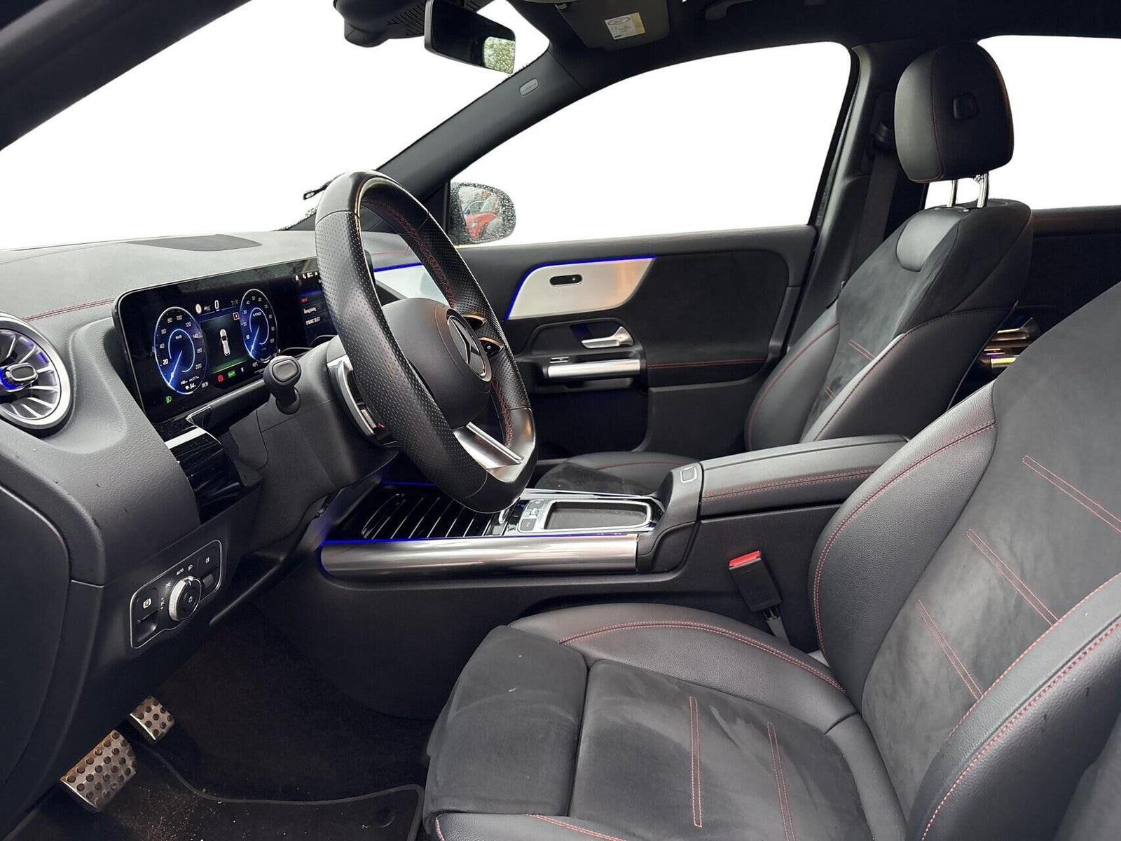 Sort Mercedes EQA350 fra 2024