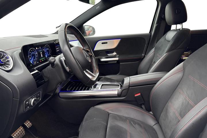 Sort Mercedes EQA350 fra 2024