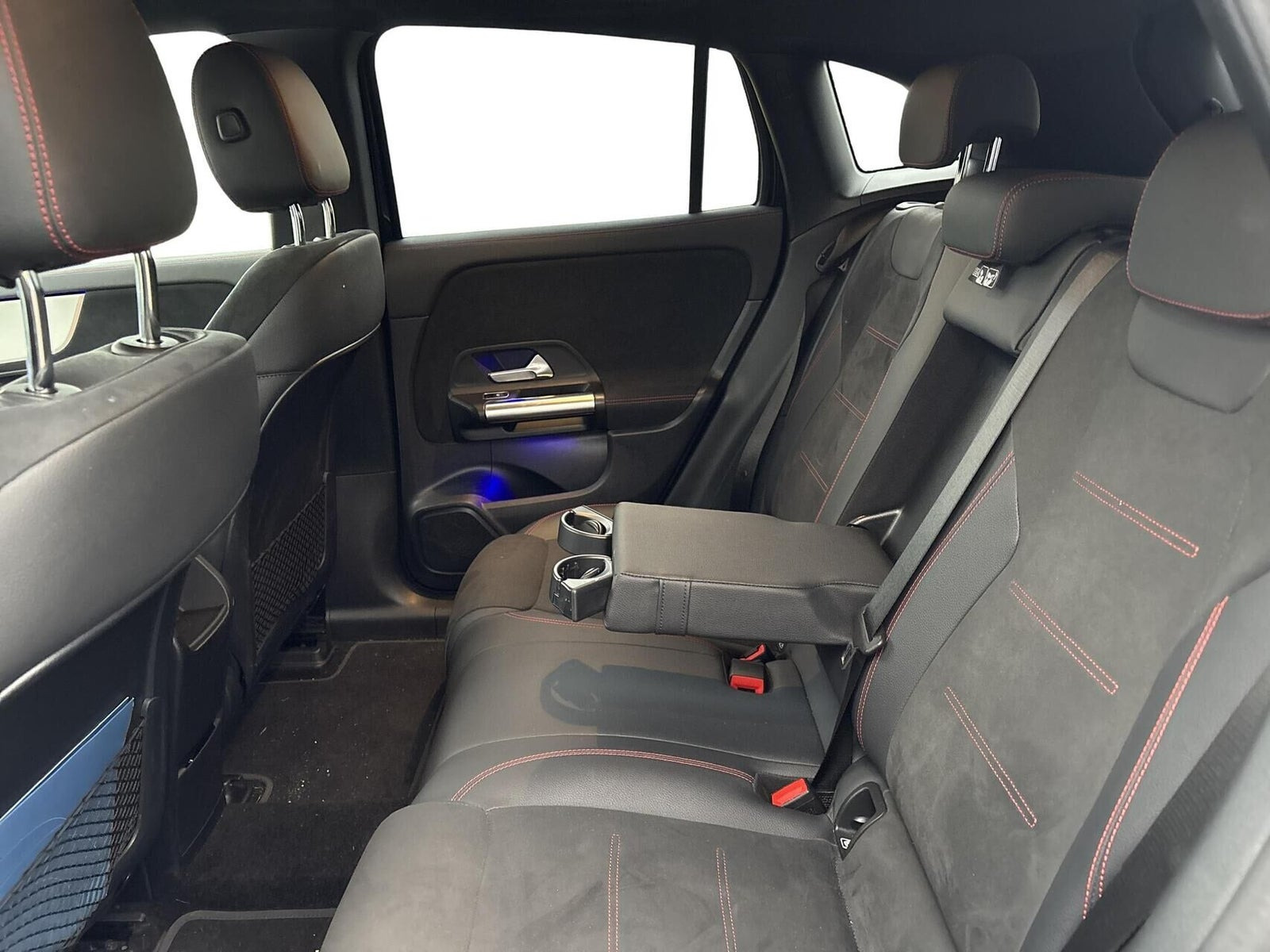 Sort Mercedes EQA350 fra 2024