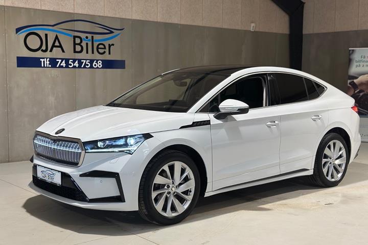 Hvid Skoda Enyaq fra 2023