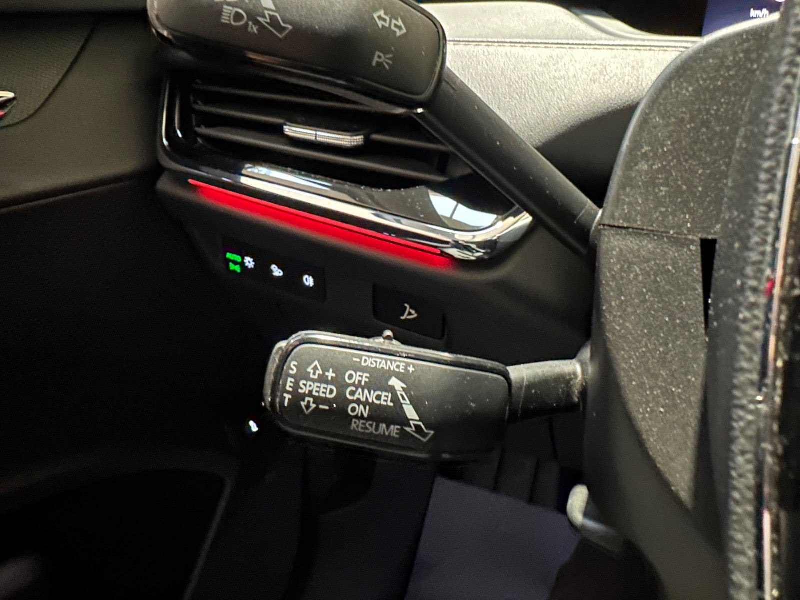 Hvid Skoda Enyaq fra 2023
