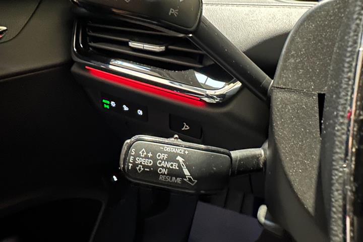 Hvid Skoda Enyaq fra 2023