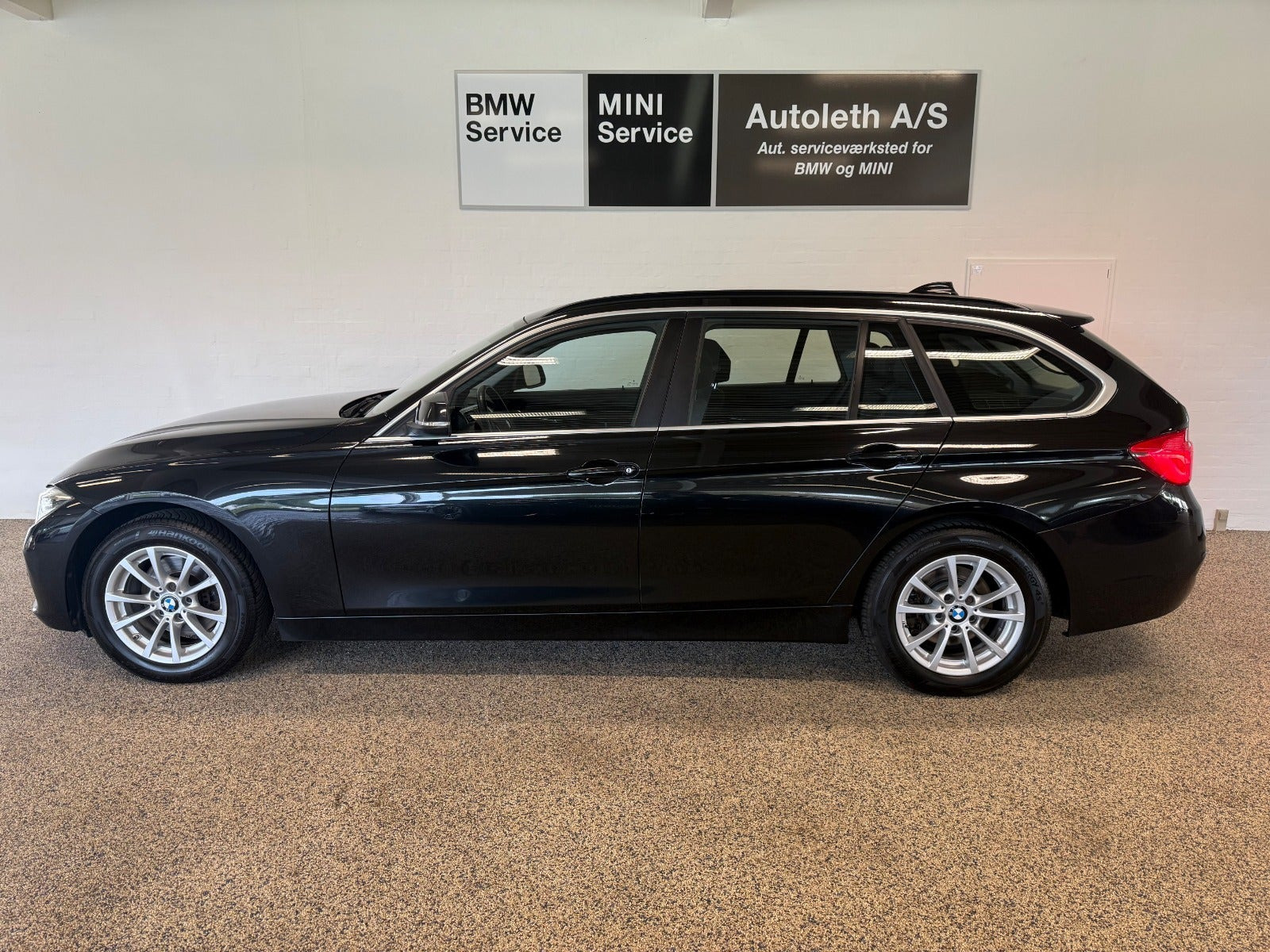 Sort BMW 320d fra 2019