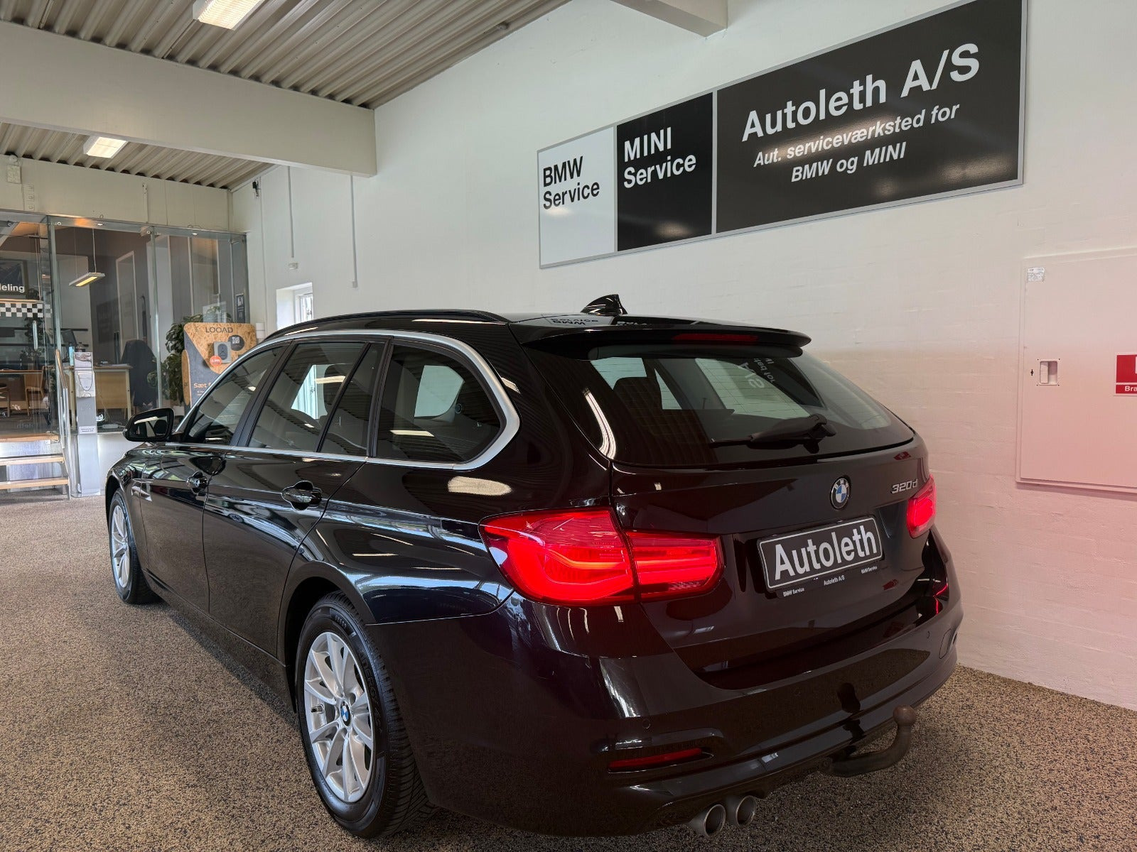 Sort BMW 320d fra 2019