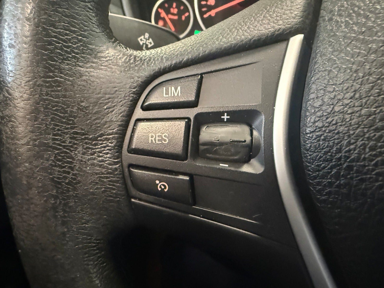 Sort BMW 320d fra 2019