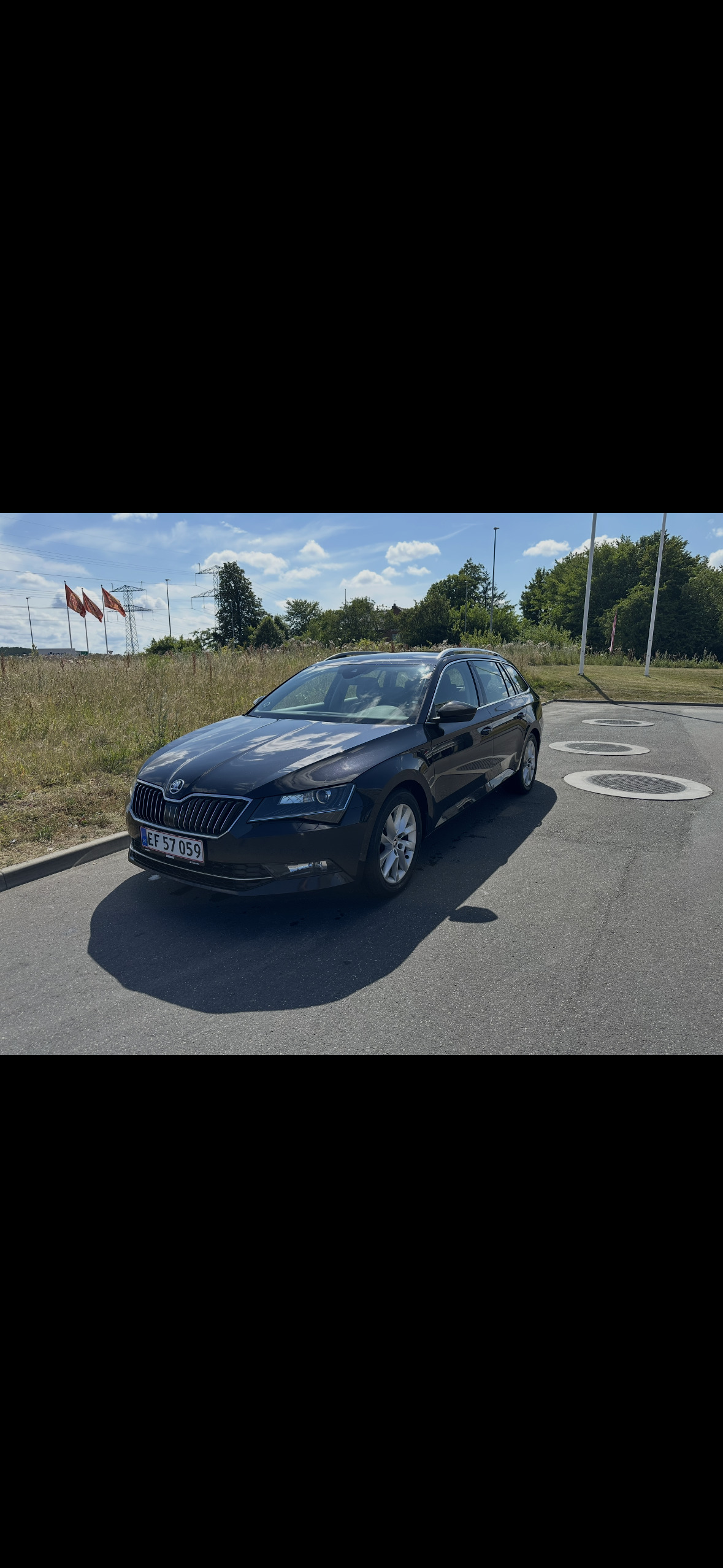 Sort Skoda Superb fra 2018
