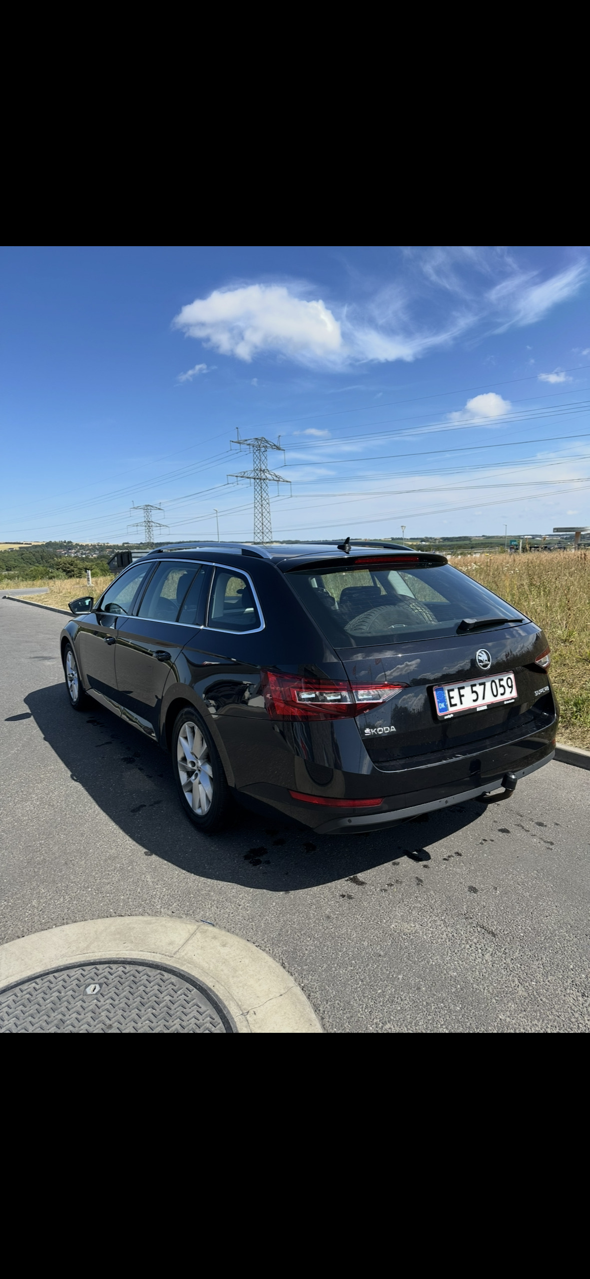 Sort Skoda Superb fra 2018