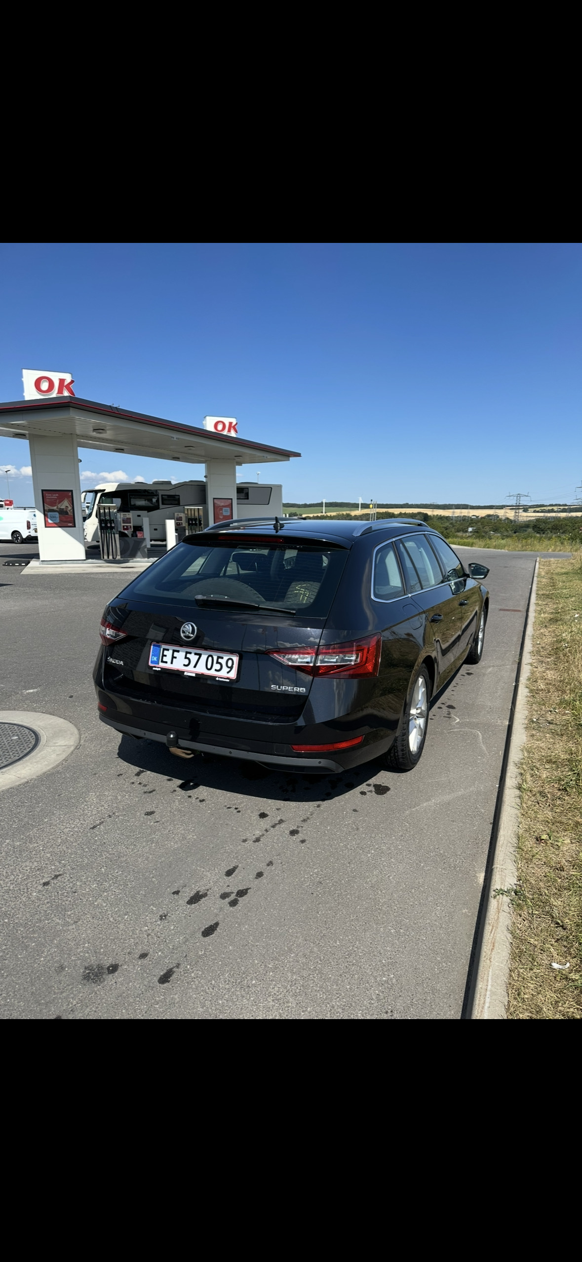 Sort Skoda Superb fra 2018