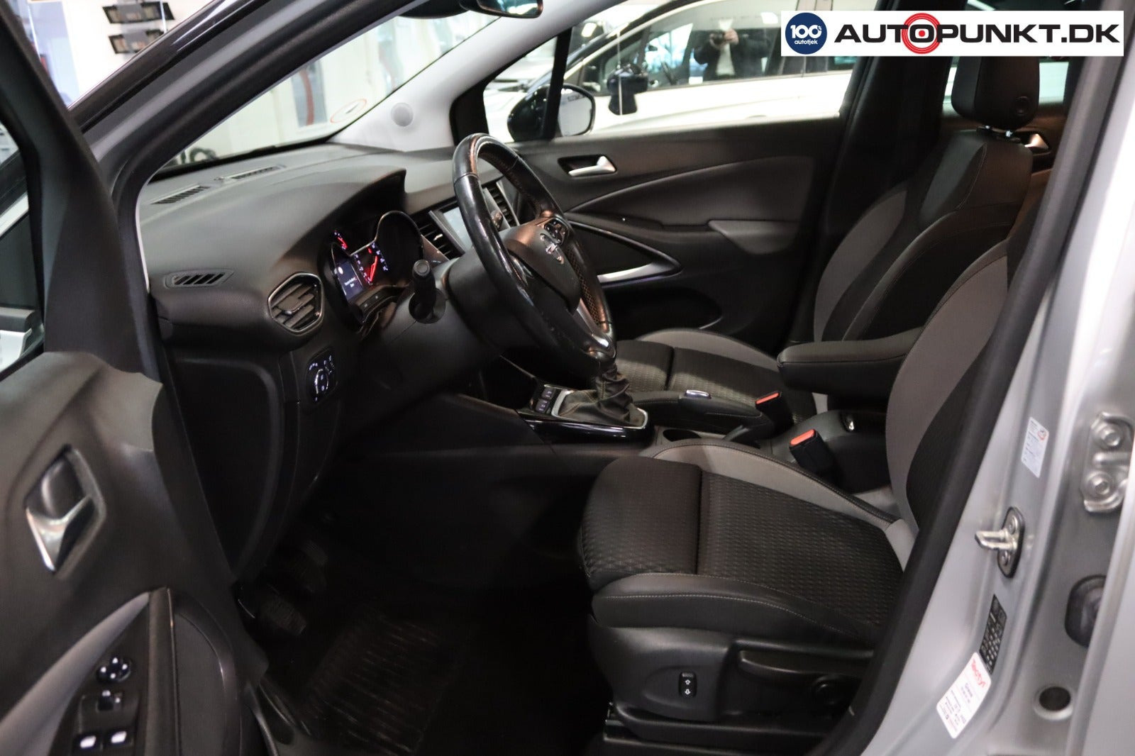 Grå Opel Crossland X fra 2019