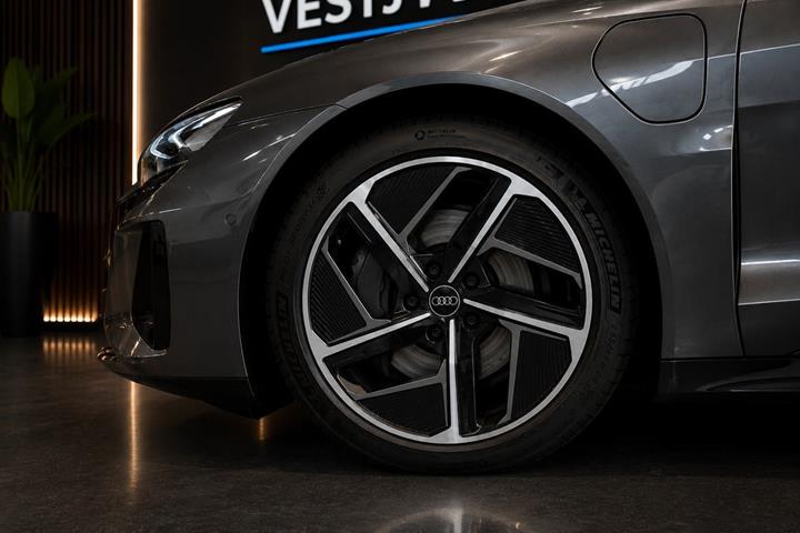 Grå Audi e-tron GT fra 2022