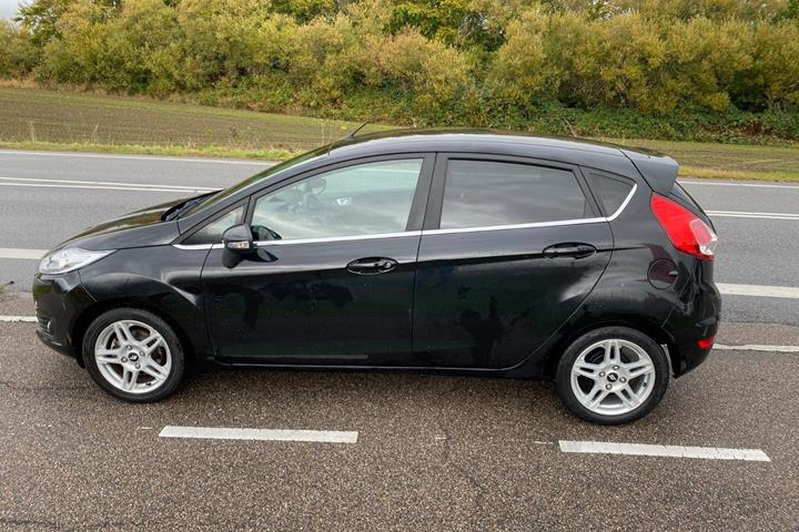 Sort Ford Fiesta fra 2015