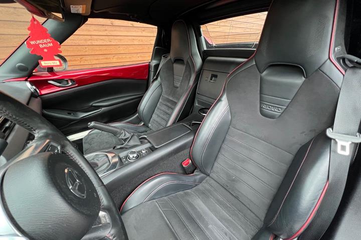 Sort Mazda MX-5 fra 2016