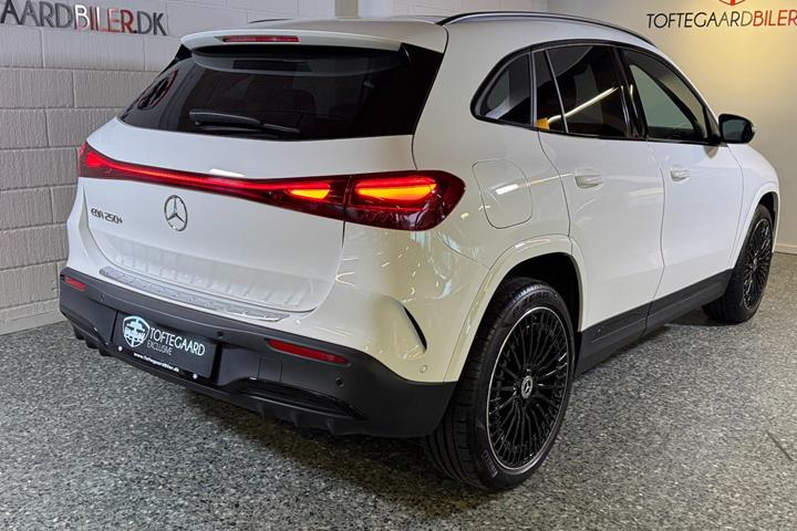 Hvid Mercedes EQA250+ fra 2025